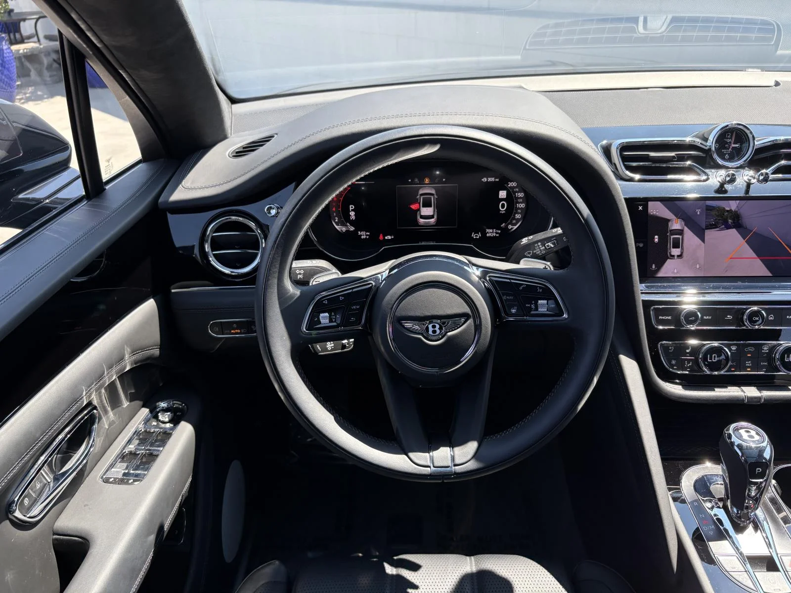 2024 Bentley Bentayga - Photo 12