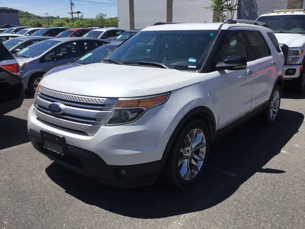 Used 2013 White Ford XLT image 2