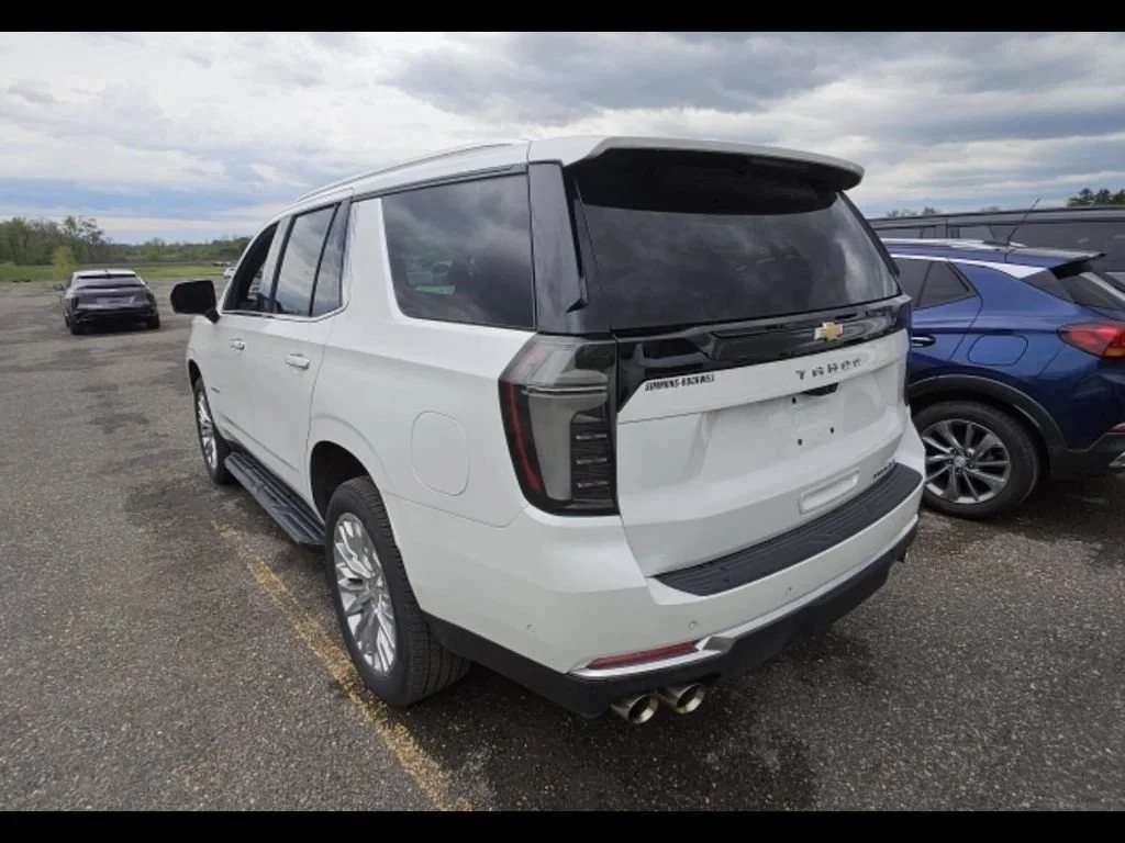 Used 2025 Iridescent Pearl Tricoat Chevrolet Premier image 5