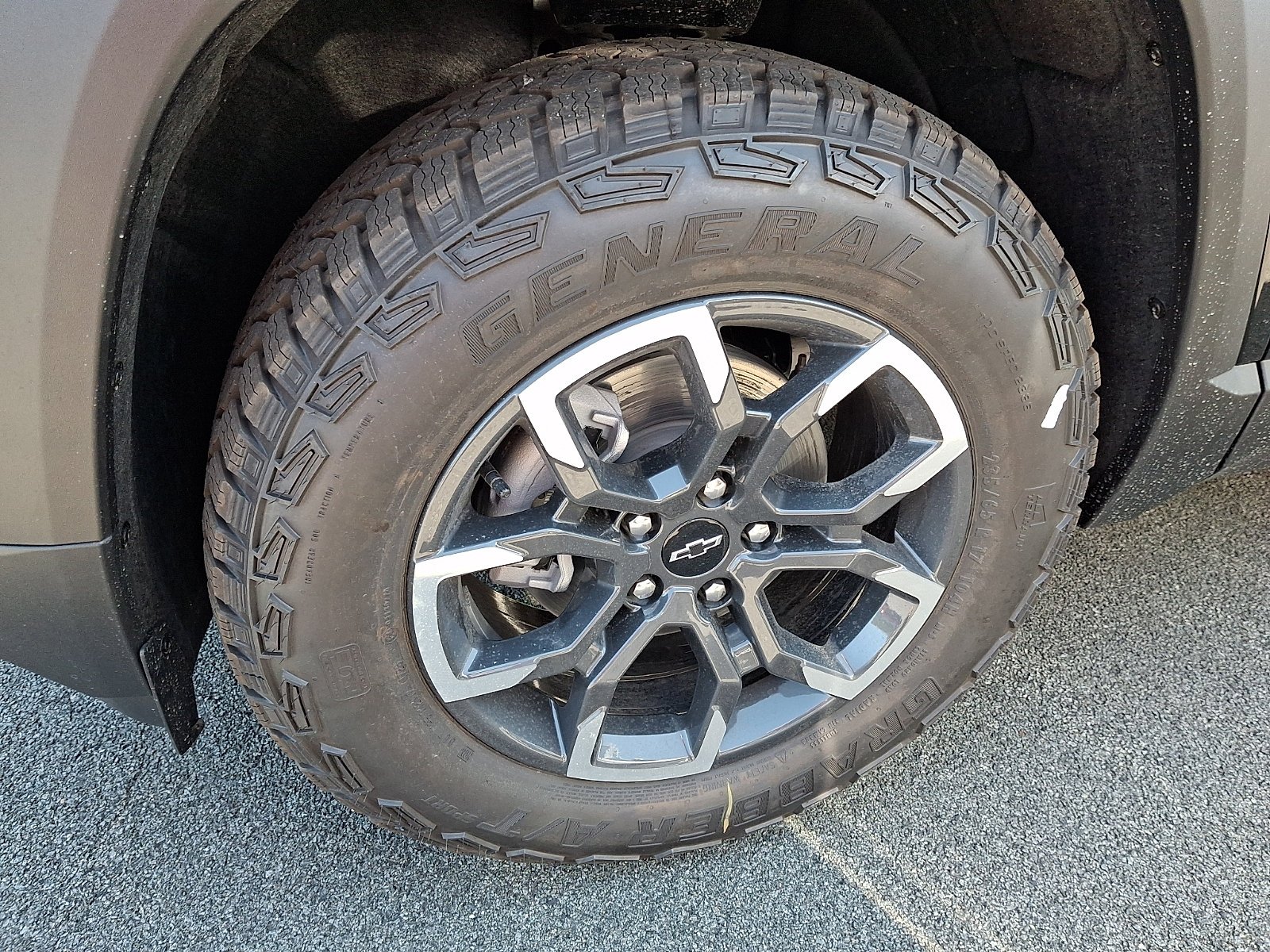 New 2027 Mosaic Black Metallic Chevrolet ACTIV image 4