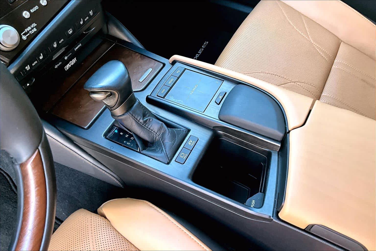 Used 2022 Moonbeam Beige Metallic Lexus Ultra Luxury image 17
