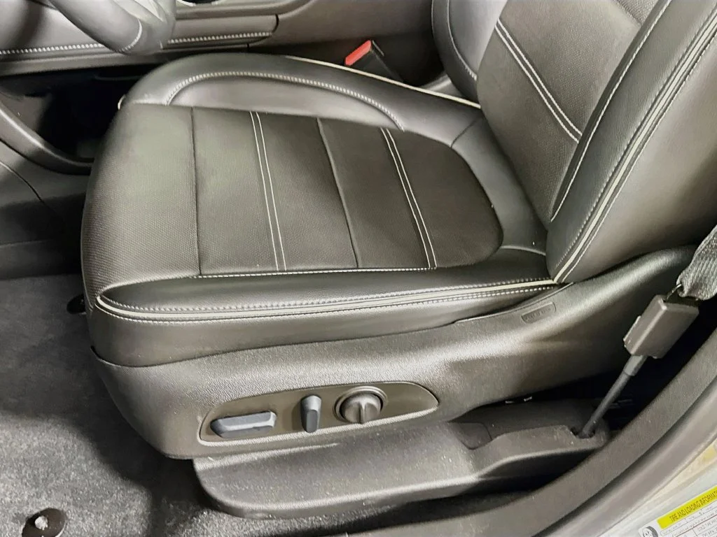 Used 2023 Silver GMC Denali image 23