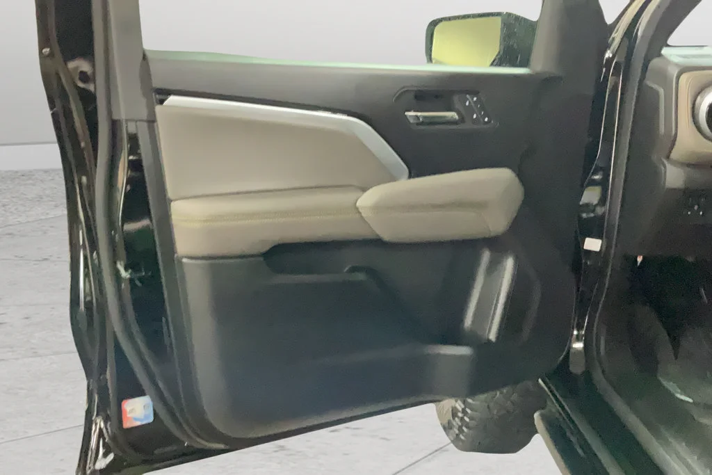 2024 Chevrolet Colorado ZR2 - Photo 11