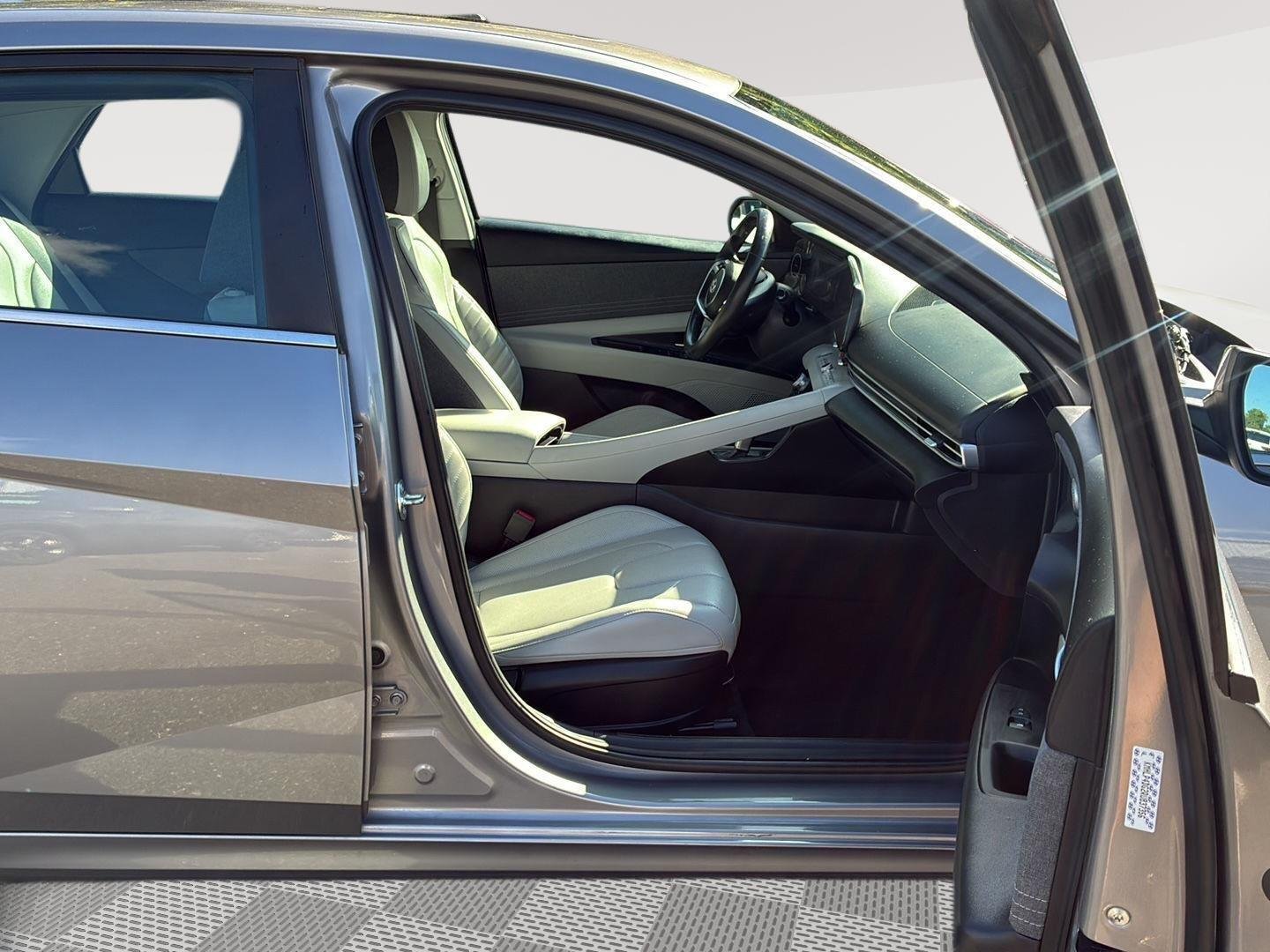 Used 2024 Abyss Black Hyundai Limited image 10