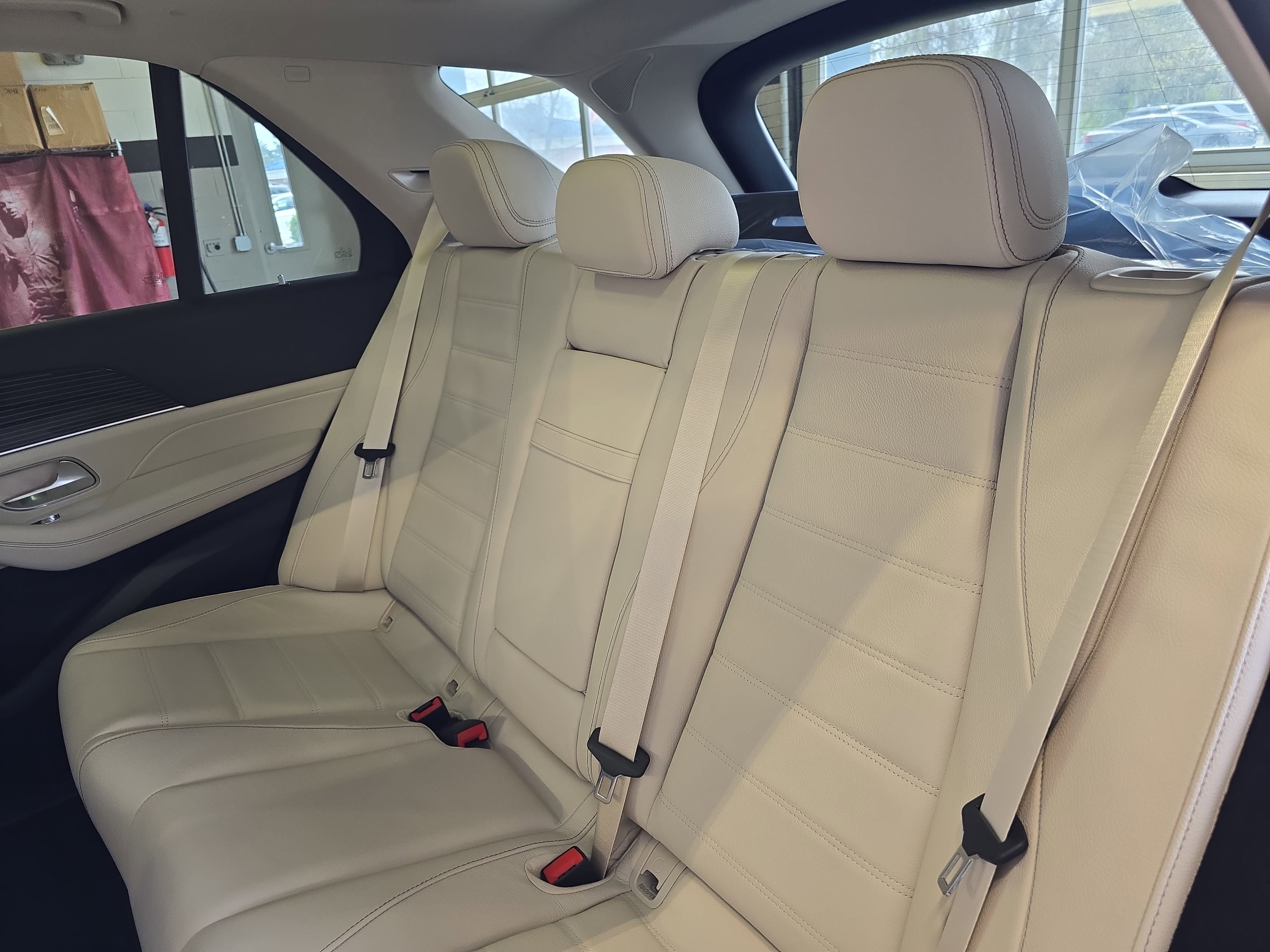 New 2026 MANUFAKTUR Moonlight White Metallic Mercedes-Benz GLE350 image 15