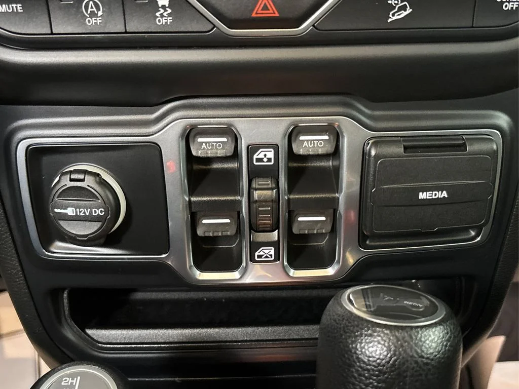 Certified Used 2019 Granite Crystal Clearcoat Metallic Jeep Unlimited Sport S image 34