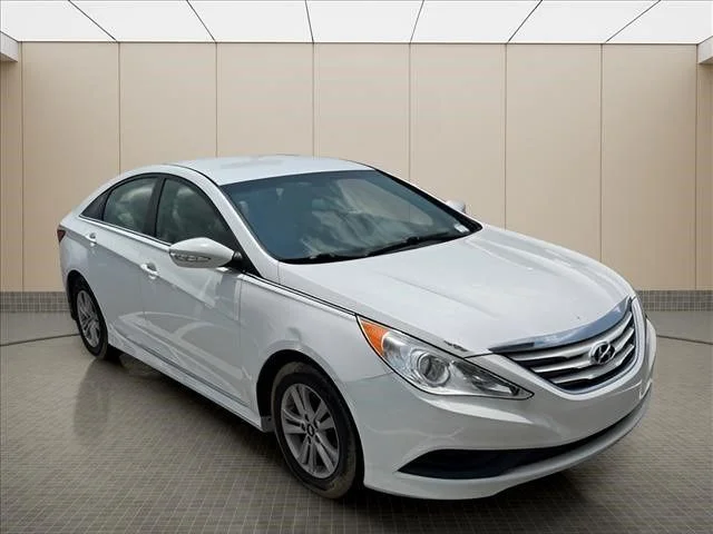 Used 2014 White Hyundai GLS image 9