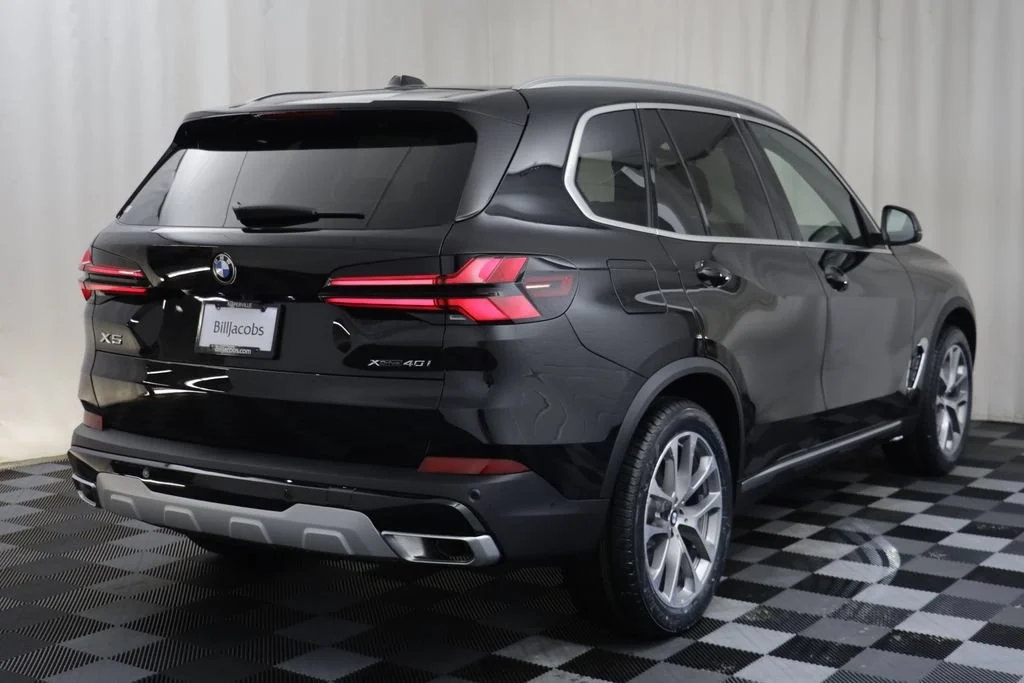 New 2026 BLACK SAPPHIRE BMW xDrive40i image 18