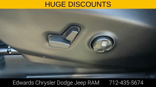 2026 Chrysler Pacifica Select - Photo 17