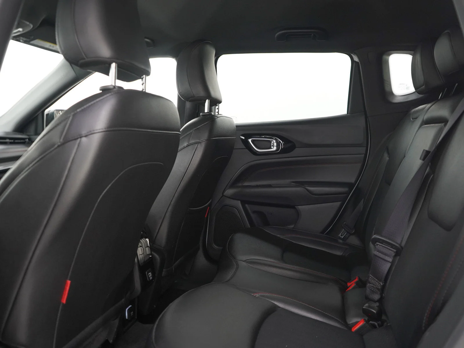 Used 2025 Bright White Clearcoat Jeep Trailhawk image 19