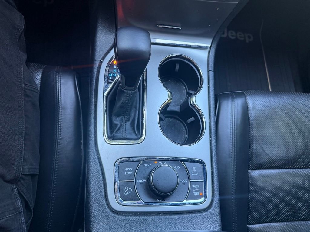 Used 2018 Bright White Clearcoat Jeep Overland image 22