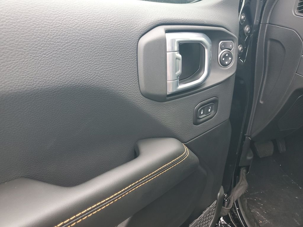 New 2026 Black Clear-Coat Exterior Paint Jeep Sahara image 23