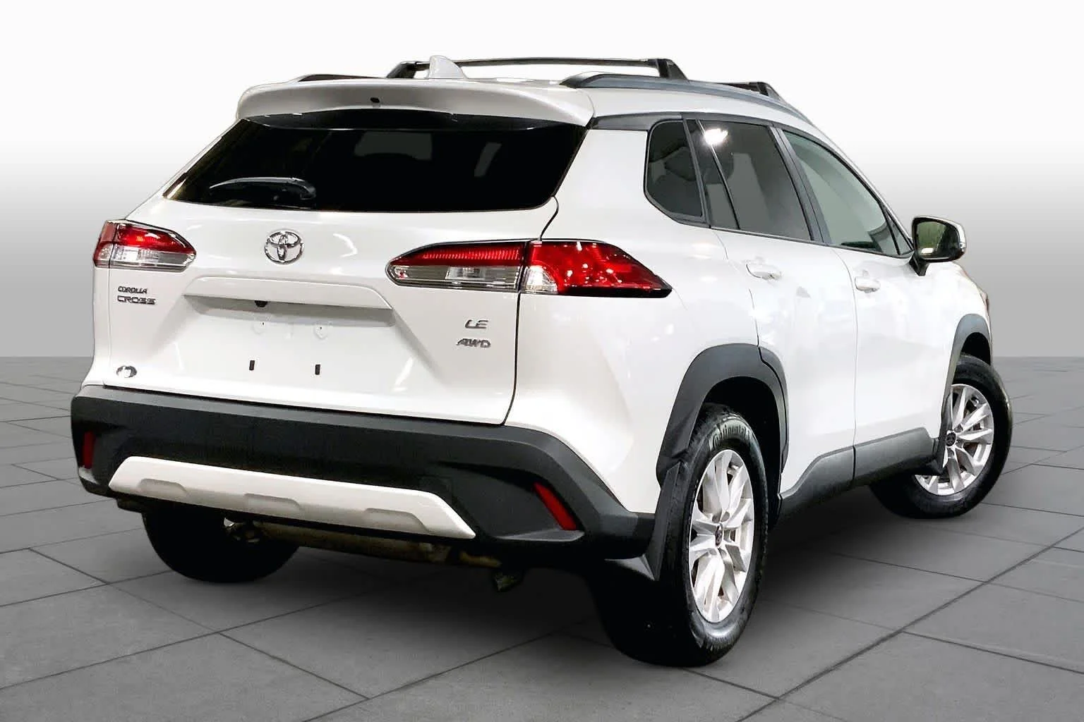 Used 2024 Wind Chill Pearl Toyota LE image 13
