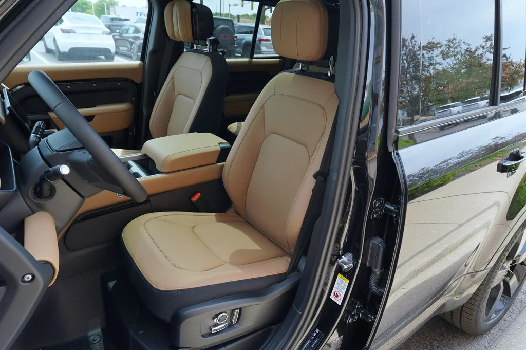 New 2026 Santorini Black Land Rover X image 14