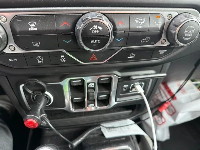 Used 2023 Green Jeep Sport S image 7