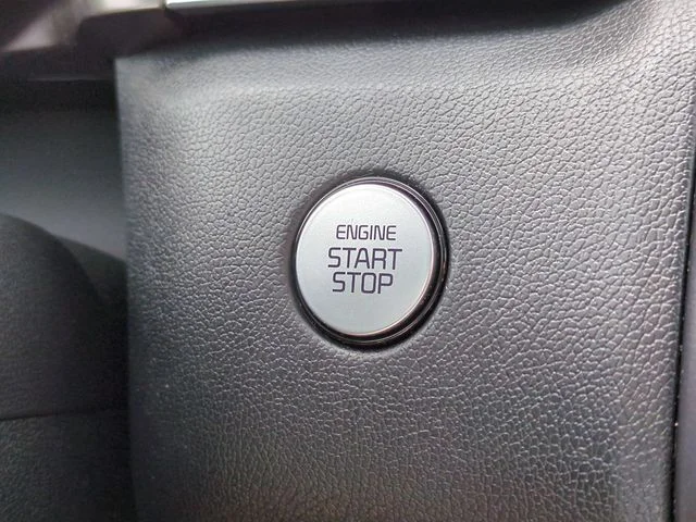 Used 2022 White Kia EX image 26