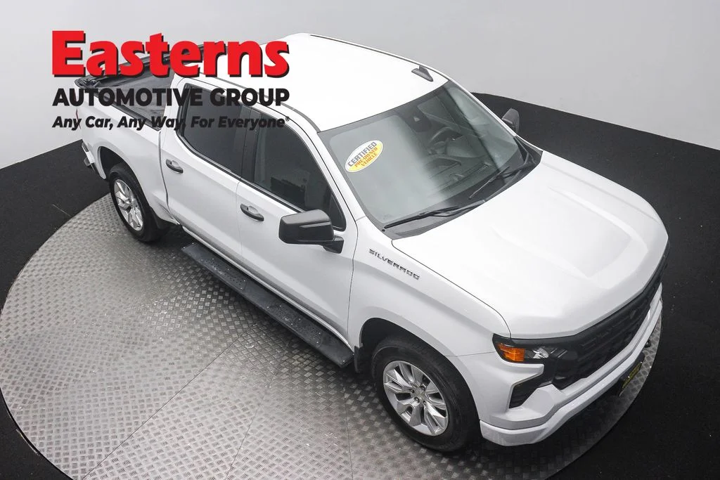 Used 2023 White Chevrolet Custom image 3