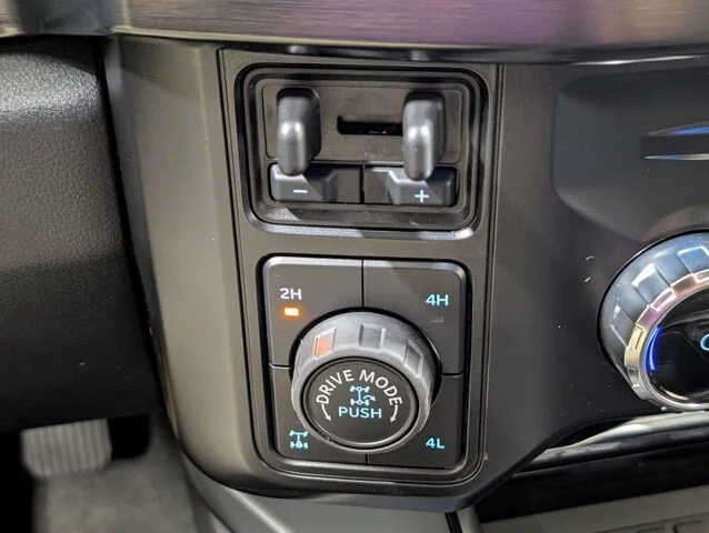 New 2026 Agate Black Metallic Ford F-250® Lariat® image 45