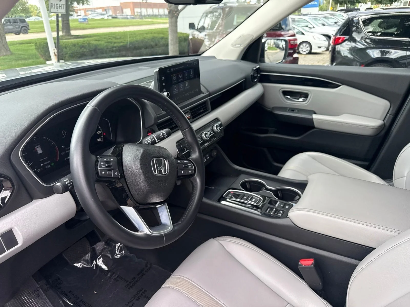 Used 2023 Lunar Silver Metallic Honda Touring image 17