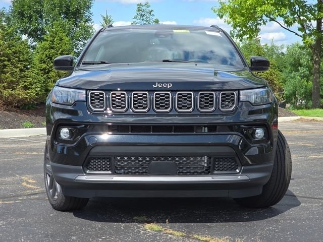New 2026 Diamond Black Crystal Pearl-Coat Exterior Paint Jeep Limited image 3