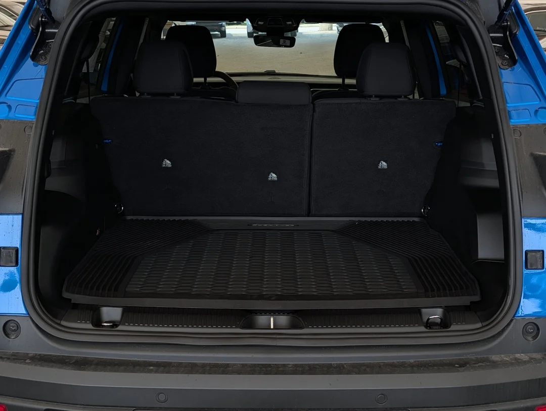 New 2026 Blue Jeep Laredo - - 4x4 - 1.6L Turbo Hybrid - Uconnect 5 w/ 12.3 Screen & More! image 28