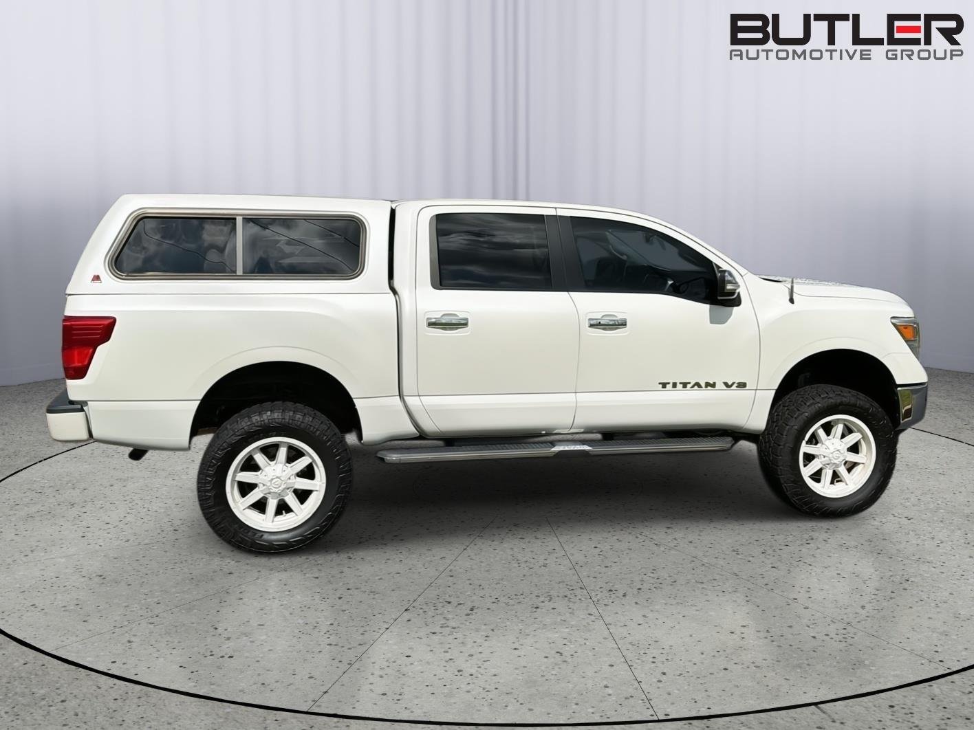 Used 2018 Pearl White Nissan SL image 7