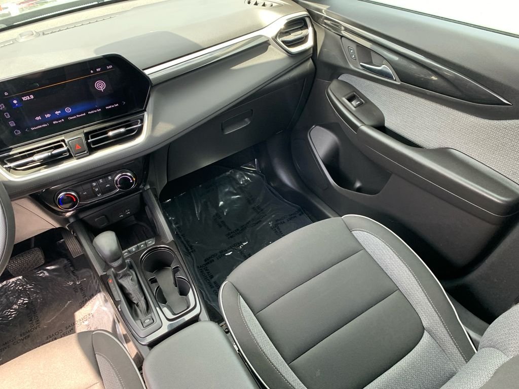 Used 2025 Black Chevrolet LT image 27
