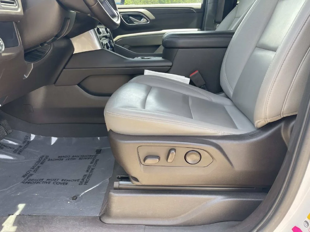 Used 2024 Summit White Chevrolet LT image 16