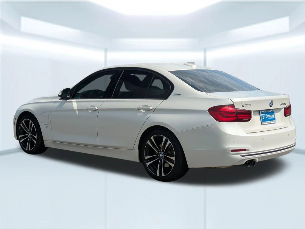 Used 2018 White BMW 330e iPerformance image 3