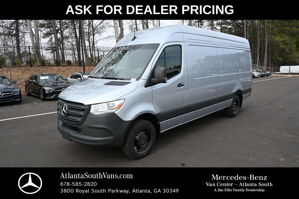 Used 2026 High-tech silver metallic Mercedes-Benz Cargo 170 WB image 1