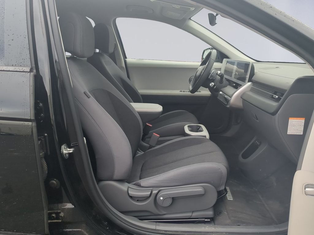 Used 2024 Black Hyundai SE image 19