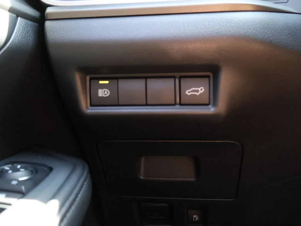 Used 2025 Silver Toyota XLE image 31