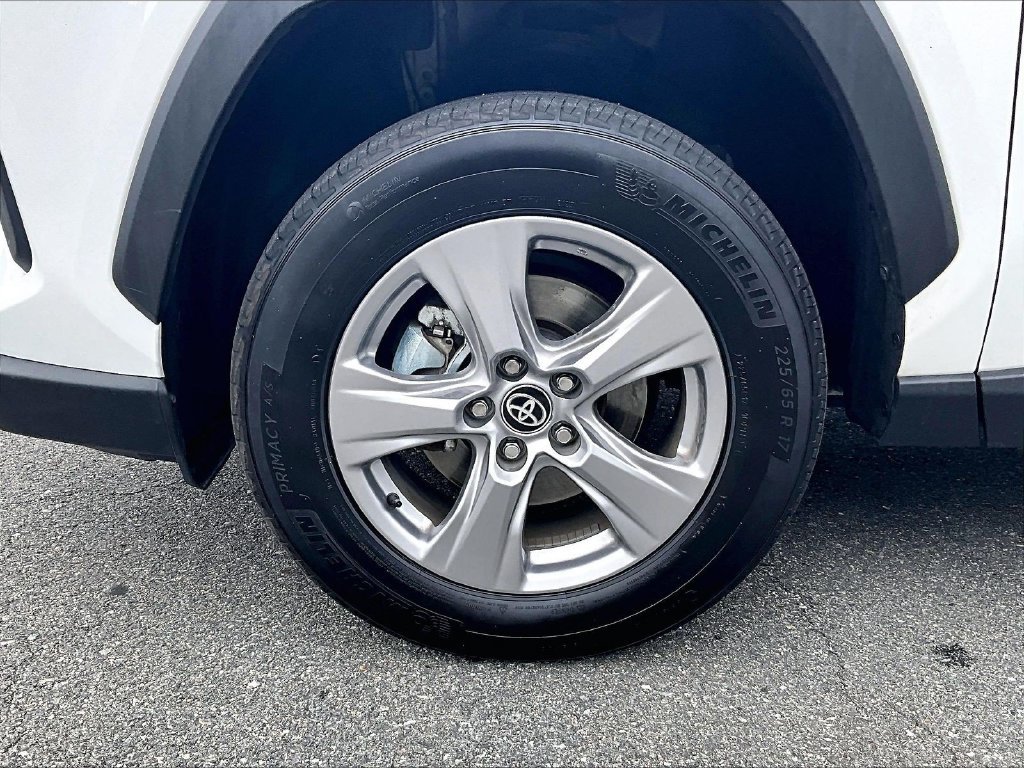 Used 2025 White Toyota XLE image 7