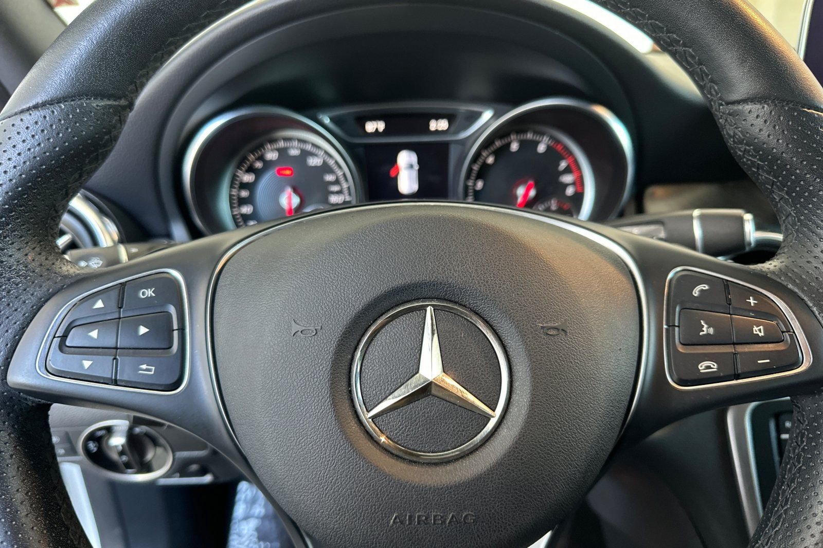 Used 2019 Polar White Mercedes-Benz 250 image 27