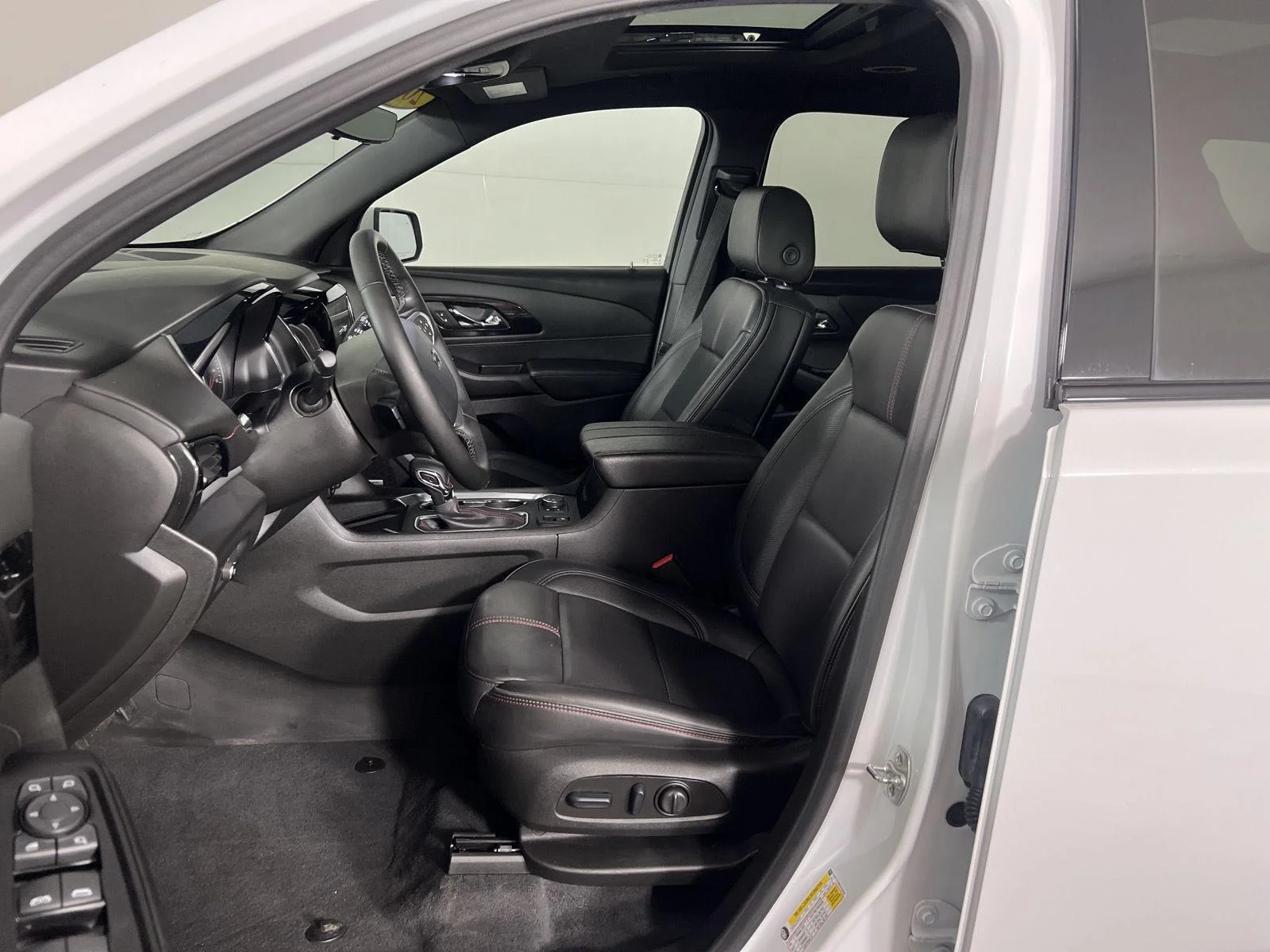 Used 2024 Summit White Chevrolet RS image 5
