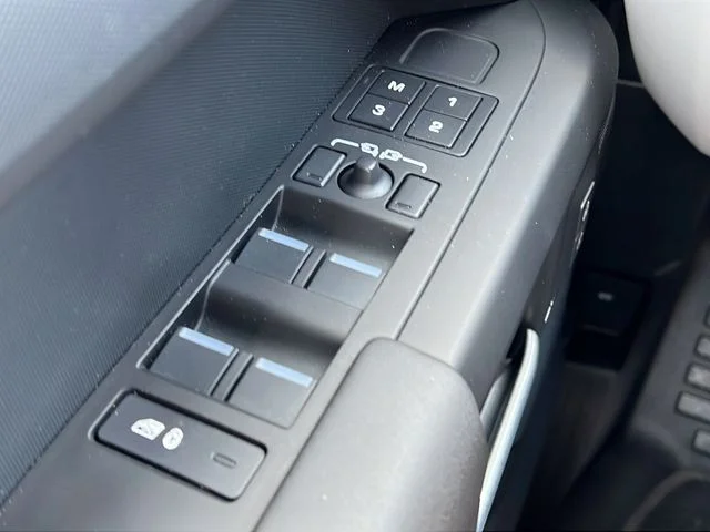 Used 2025 Black Land Rover S image 24
