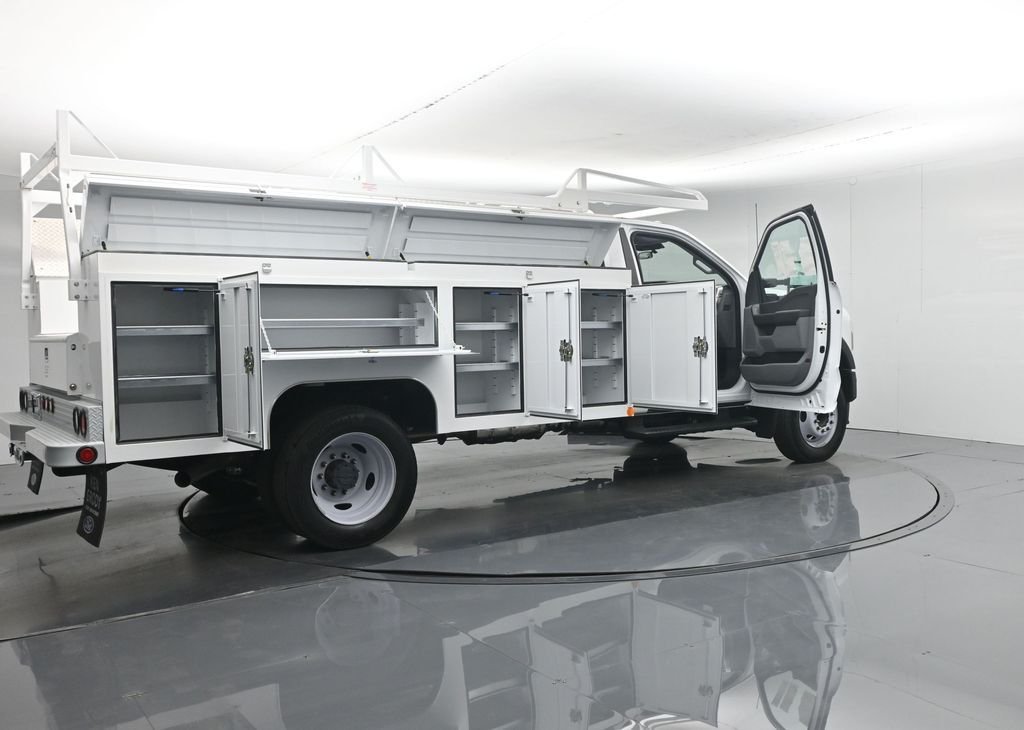 2025 Ford F-550 Super Duty Chassis Cab XL - Photo 5