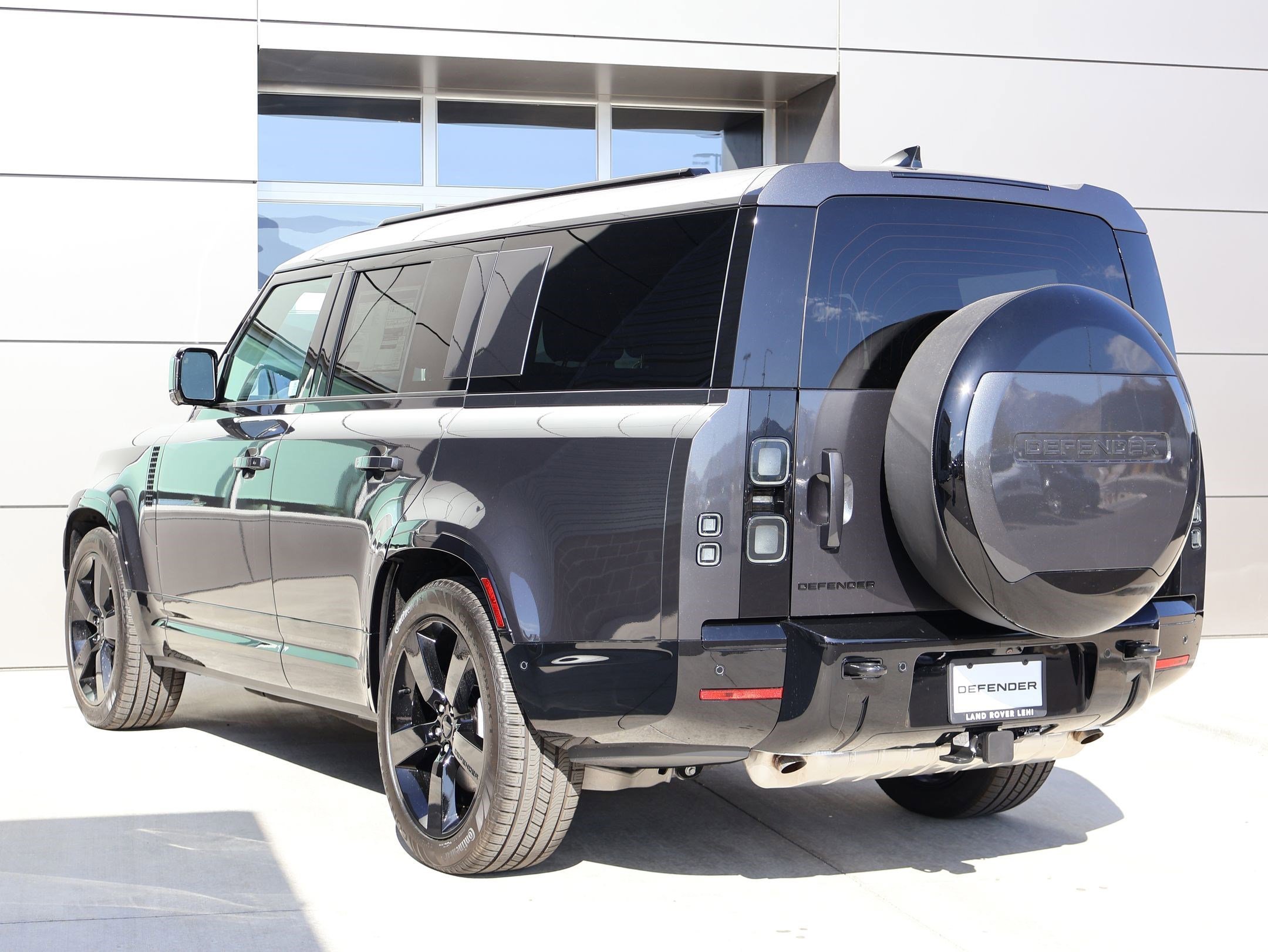 2026 Land Rover Defender X-Dynamic SE - Photo 8