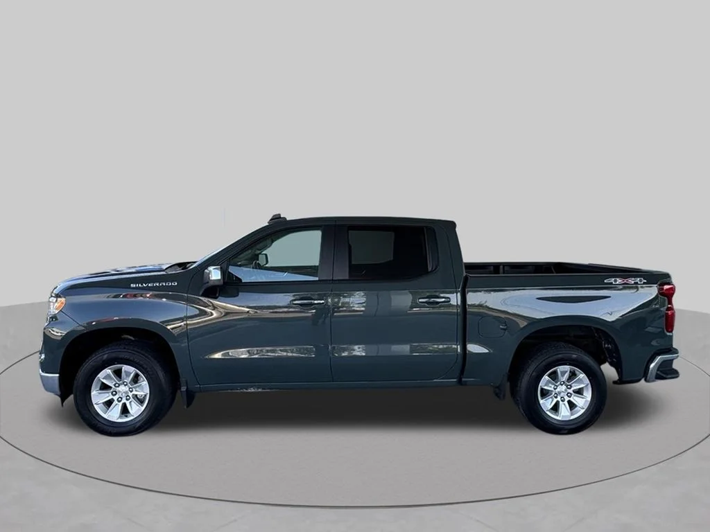 Used 2025 Gray Chevrolet LT image 6