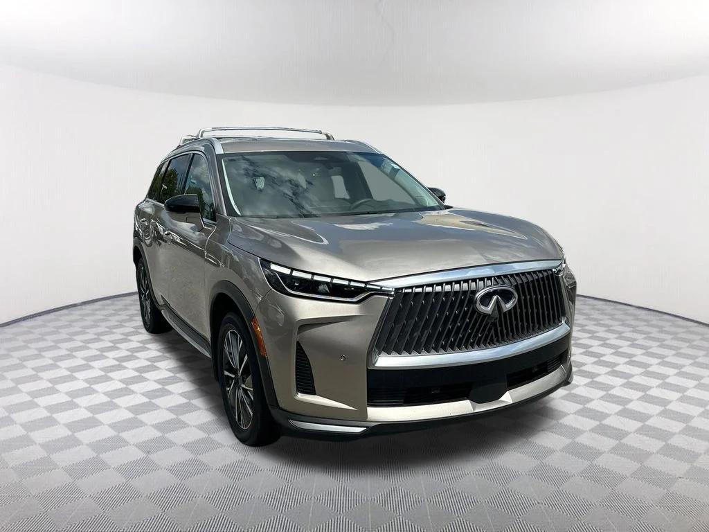 Used 2026 Silver INFINITI LUXE image 3