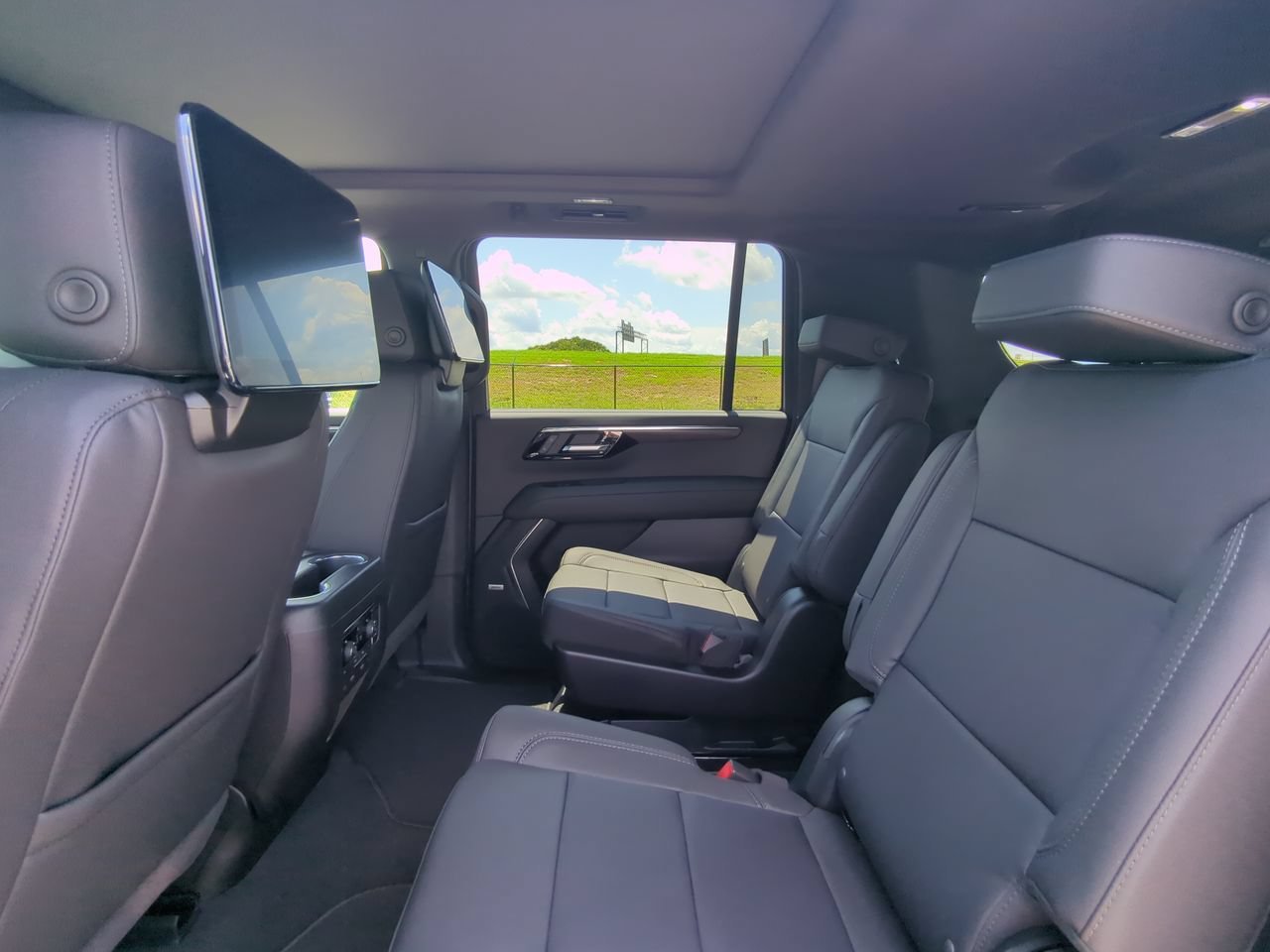New 2026 Summit White Chevrolet Z71 image 13