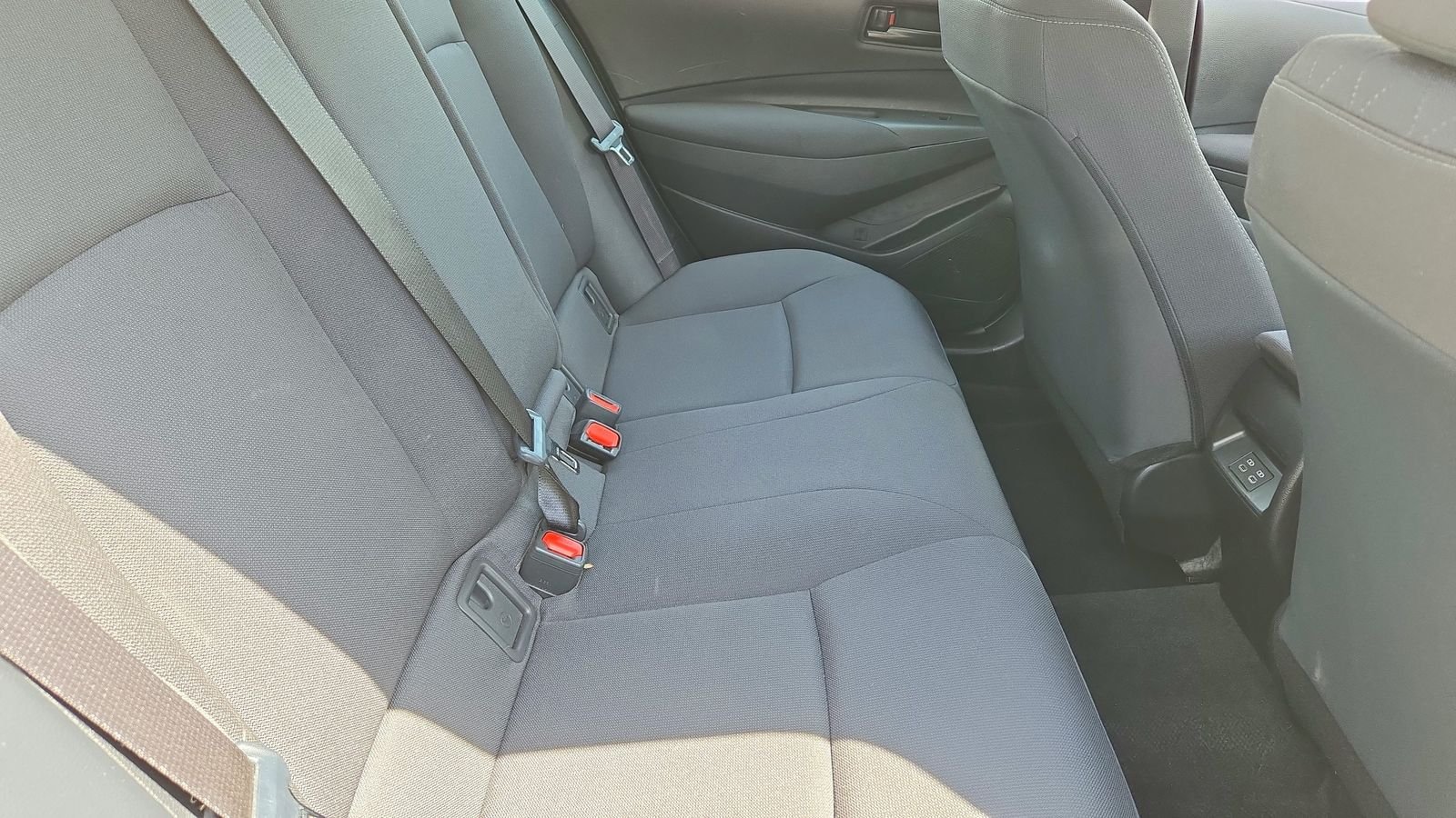 Used 2025 White Toyota LE image 21