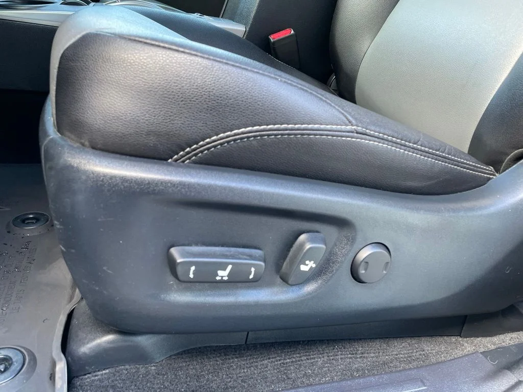 Used 2018 Classic Silver Metallic Toyota SR5 Premium image 14