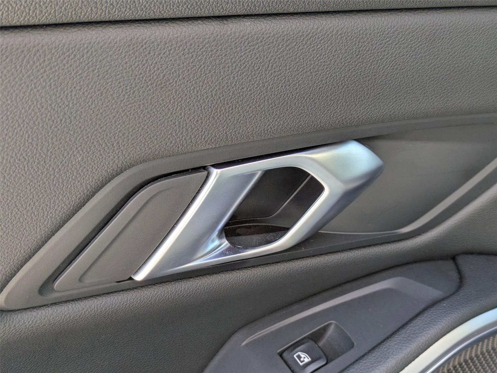 Used 2025  BMW 330i image 25