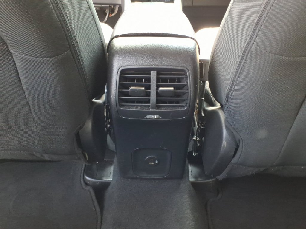 Used 2022 Silver Metallic Ford SE image 4