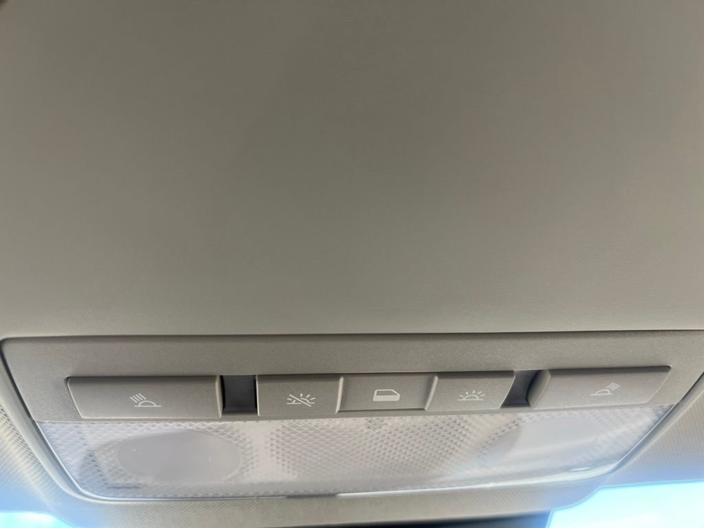 Used 2022 White Chevrolet LT image 19
