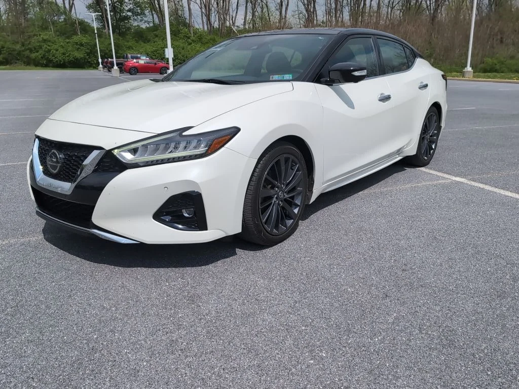 2019 Nissan Maxima Platinum's photo