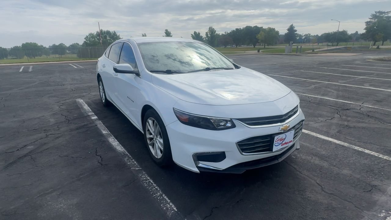 2018 Chevrolet Malibu 1LT photo 2