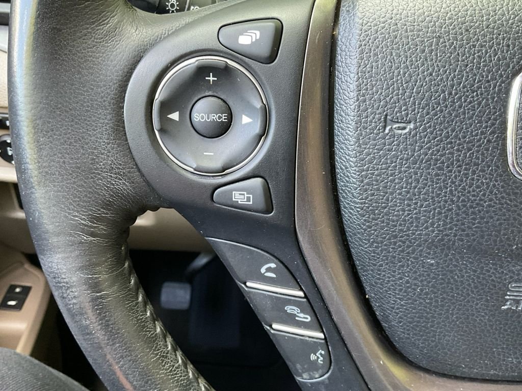 Used 2017 White Honda EX-L image 36