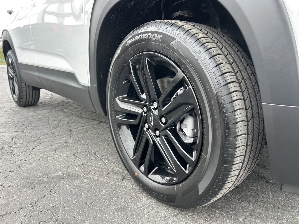 New 2026 Summit White Chevrolet LT image 11